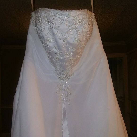 Dresses & Skirts - Wedding Dress